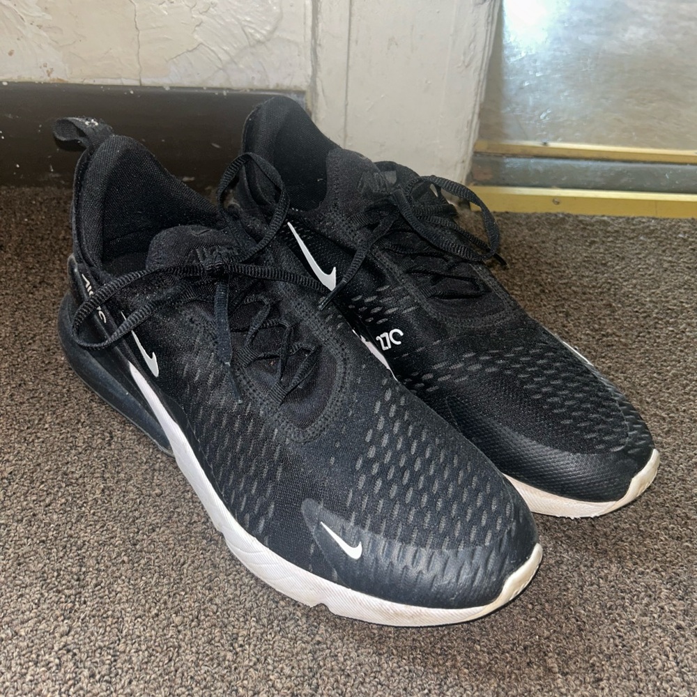 Nike men’s black airmax 270